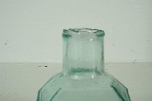 Античко декоративно шише со мастило 310 чисто горе убаво стакло мало мастило добро многу старо стакло
