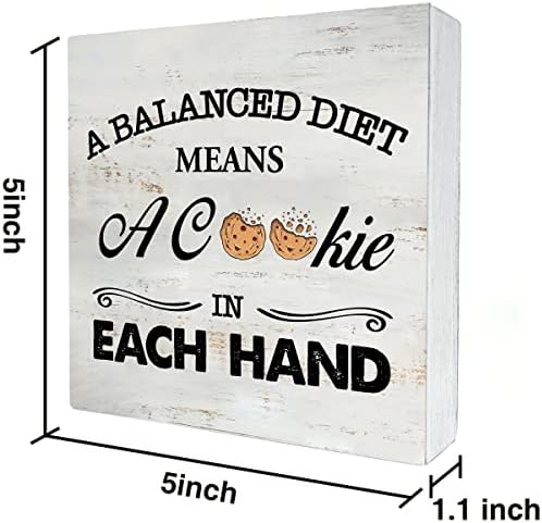 Рустикална балансирана диета значи колаче во секоја рака дрвена кутија знак смешна кујна дрвена кутија знак фарма куќа дома кујна биро полица за полица