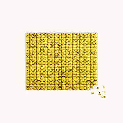Лего Минифигура Се Соочува Со Сложувалка Од 1000 Парчиња