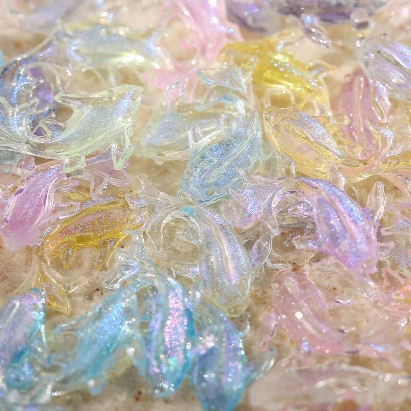 100 парчиња шарени рибини нокти 3D шарми симпатични позлатени камења од смола од starвезда за UV гел маничен -