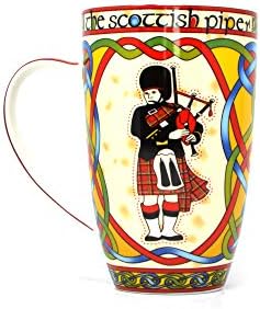 Шкотска чаша чаша со шкотски црвени келтски јазли и висорамнини со гајда од кралската тара