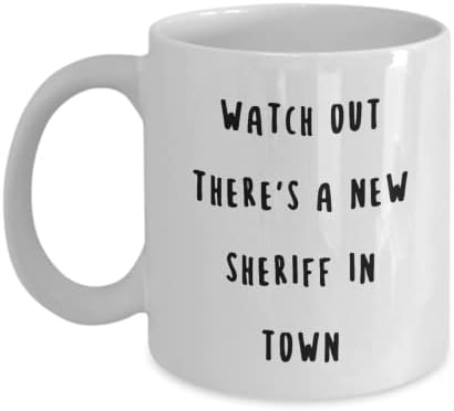 Нов Шериф Во Градот Кафе Кригла, Подарок За Шериф, Најдобар Шериф Смешни Саркастична Чаша, Од Жена, Од Заменик, За Тато